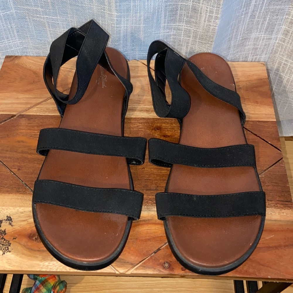 Universal thread strappy sandals  Black and Brown